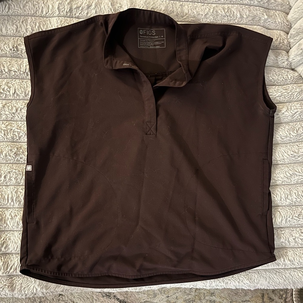 FIGS Espresso Rafaela Scrub Top - Size Medium